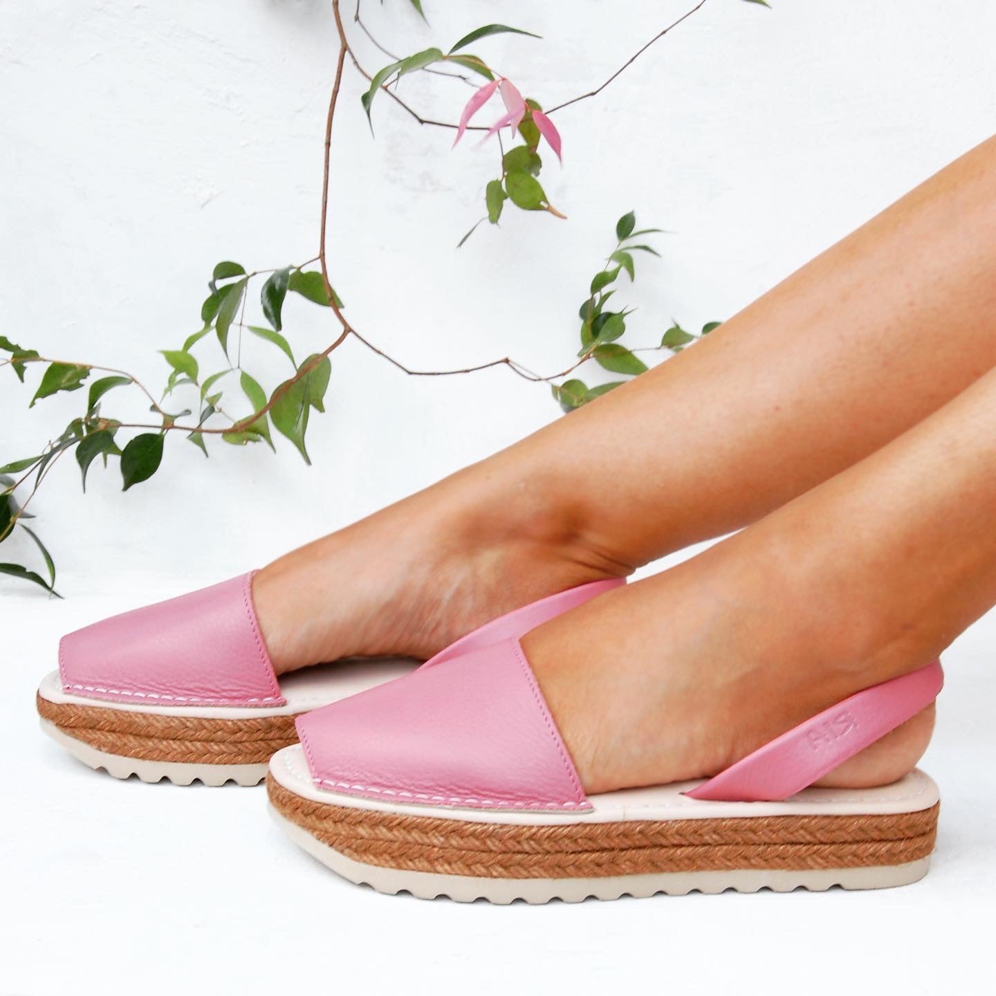 Paco Cushioned Sandal in Berry
