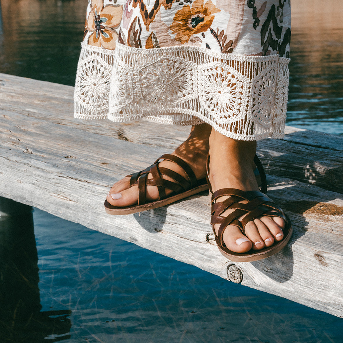 Arena Cushioned Avarcas Sandals in Black