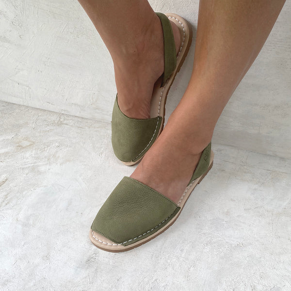 Tierra Cushioned Avarcas Sandals in Moss