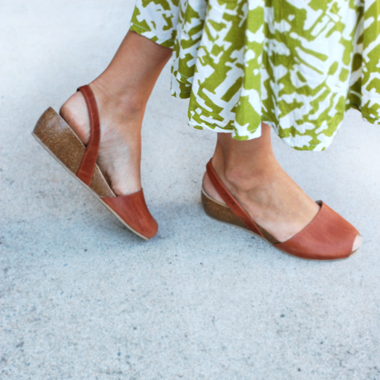 Avarcas Cork Wedge Cardona in Chestnut Tan
