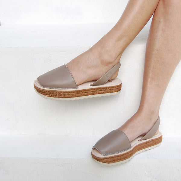 Paco Cushioned Sandal in Putty