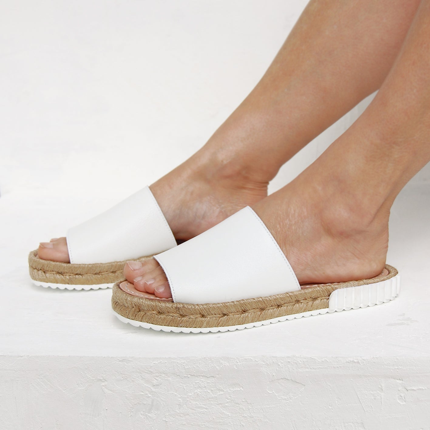 Feliz Spanish Leather Slides in White